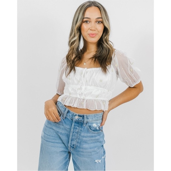LE Lis Cropped Mesh Star Embroidered Puff Sleeve Top Size Large - Picture 2 of 10